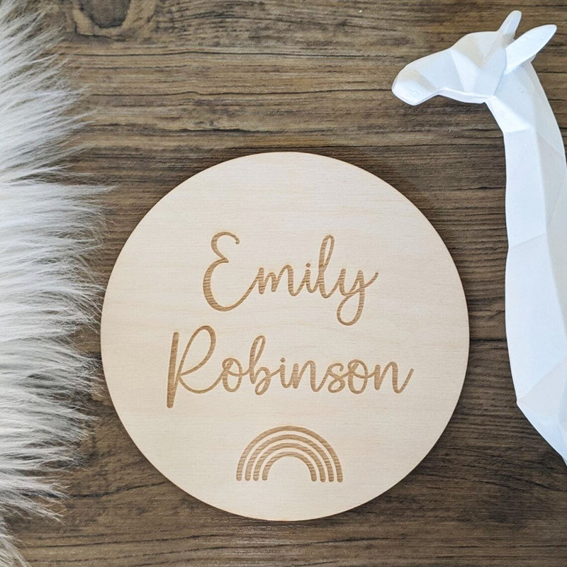 Baby Nursery Name Wall Art - Выгравированная деревянная табличка с именем детской